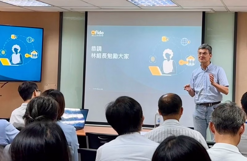 FIDO 聯盟台灣分會推動 Passkey Pledge 倡議,邁向更安全、更便利的無密碼時代 4 數位發展部數位產業署組長林青嶔 1